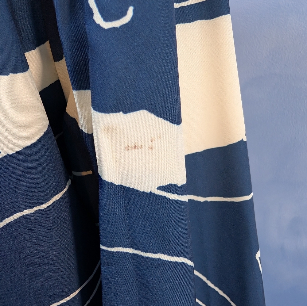 Asian Artist Inspired Navy and White Fish Print Blouse - Picture 6 of 6